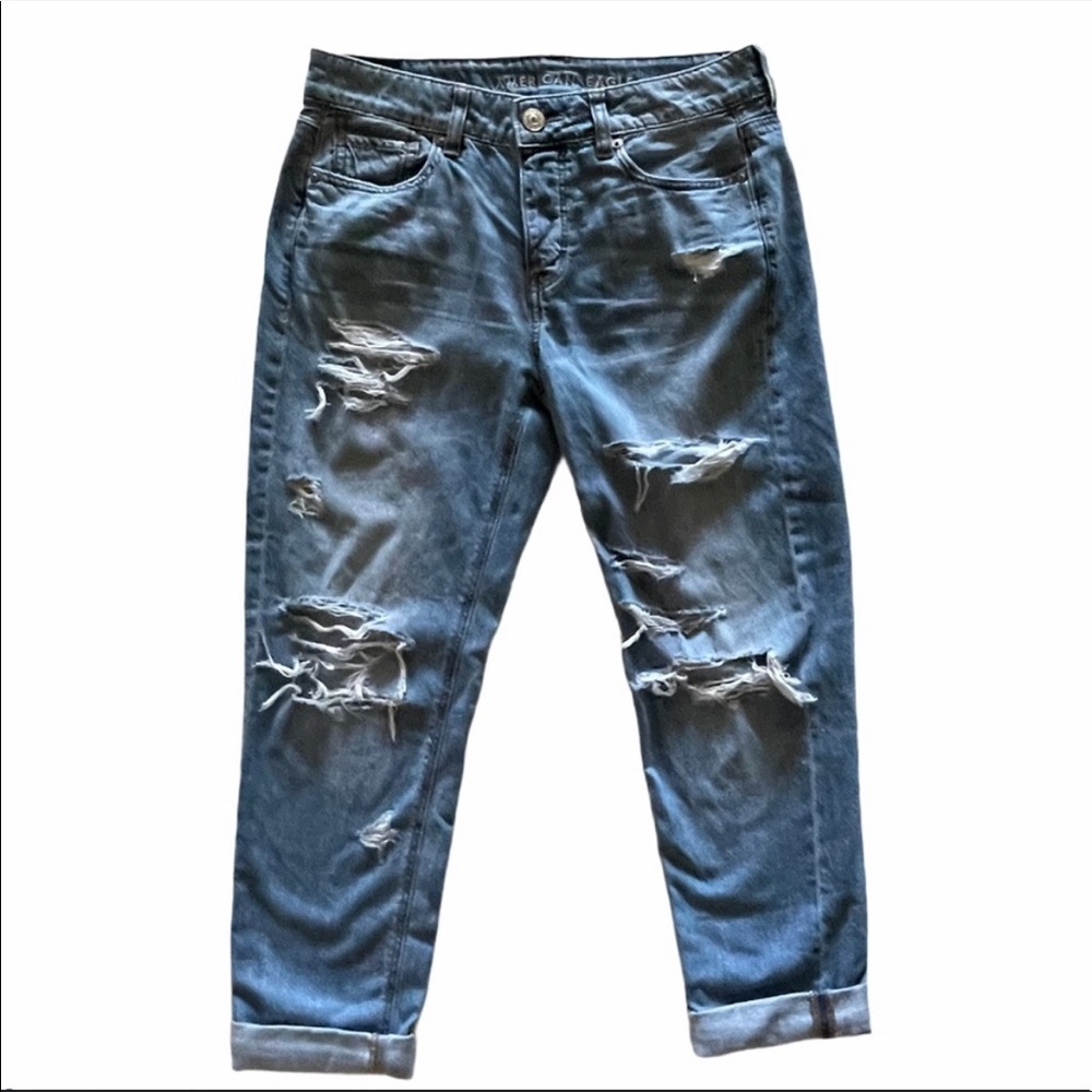 American Eagle ripped destructed Tomgirl jean size 4 - Picture 2 of 8